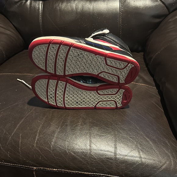 Nike - Picture 3 of 6